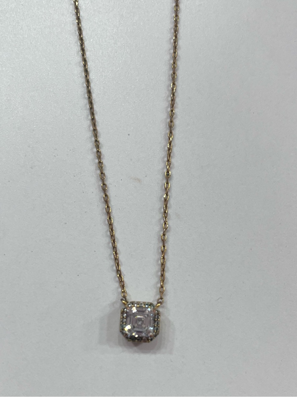 Henri Bendel Gold Crystal Solitaire Pendant Necklace Dainty Minimalist - Picture 2 of 4